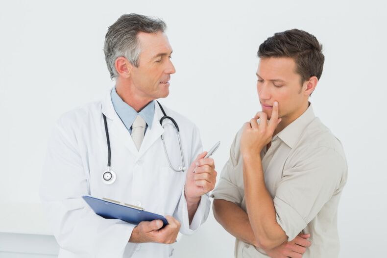 médico prescribe tratamiento para la prostatitis