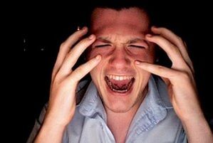 El estrés y la sobrecarga en la vida de un hombre provocan el desarrollo de prostatitis.